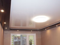 Натяжной потолок глянцевый двухуровневый в гостиной, фото 113
