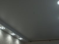 Натяжной потолок матовый двухуровневый в гостиной, фото 103