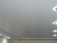 Натяжной потолок матовый двухуровневый в гостиной, фото 104